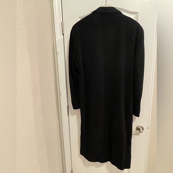 Designer cashmere and wool black men’s suit overcoat. - Picture 2 of 8